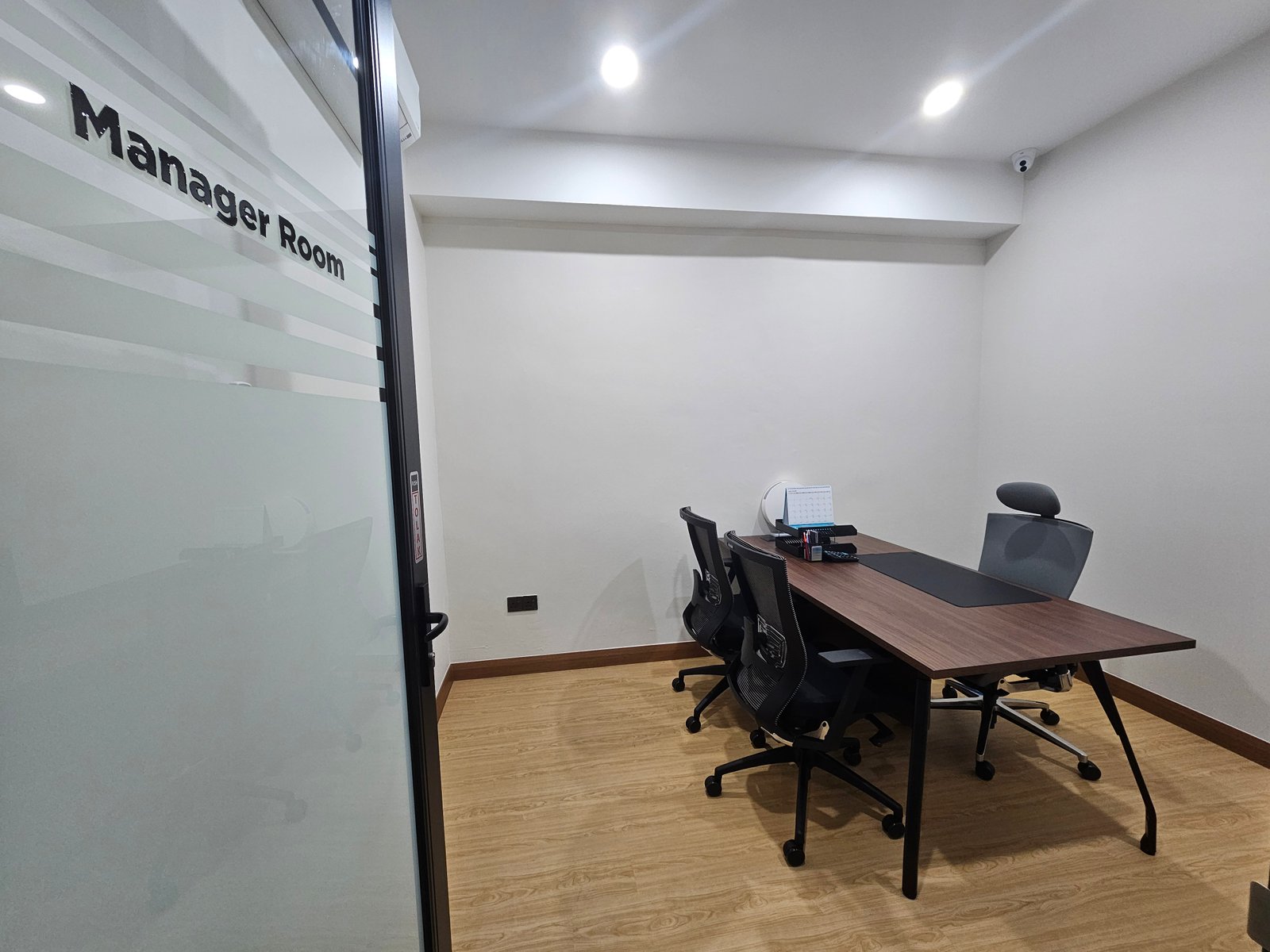 Manager Room Side View Layout